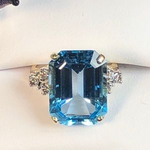 14K Yellow Gold Large Emerald Cut Blue Topaz Diam.